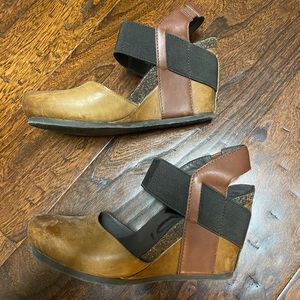 OTBT closed toe wedge shoe